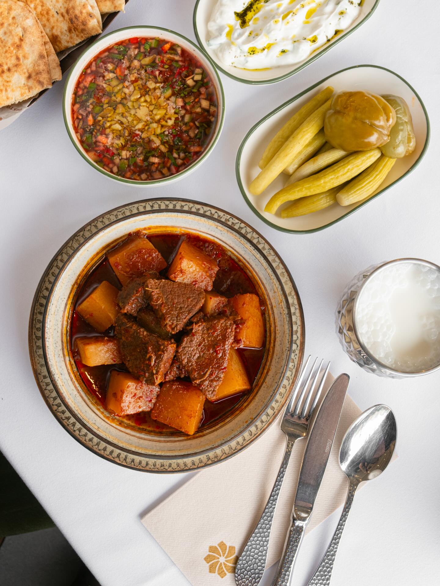 Bodigo ve bulgur pilavı sofrası